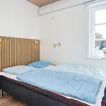 5 Person In Romo-by Traum *