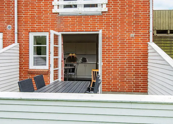 5 Person In Romo-by Traum *